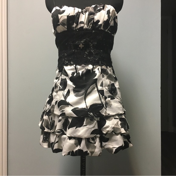 Black and white layered cocktail dress - Picture 1 of 7